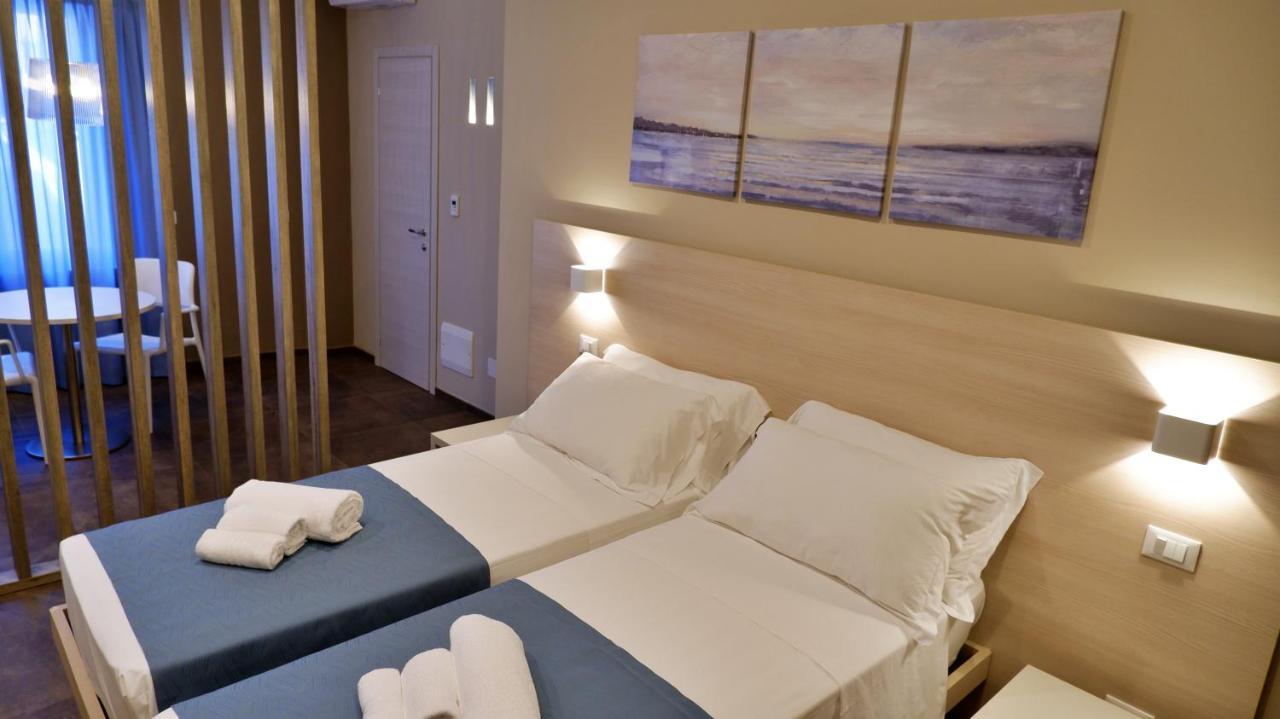Pianomare Riviera Apartments And Rooms 임페리아 외부 사진