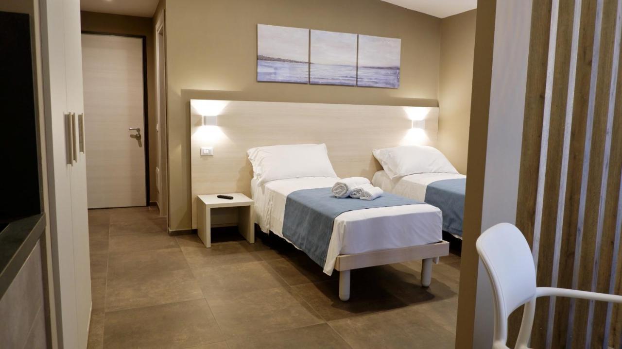 Pianomare Riviera Apartments And Rooms 임페리아 외부 사진