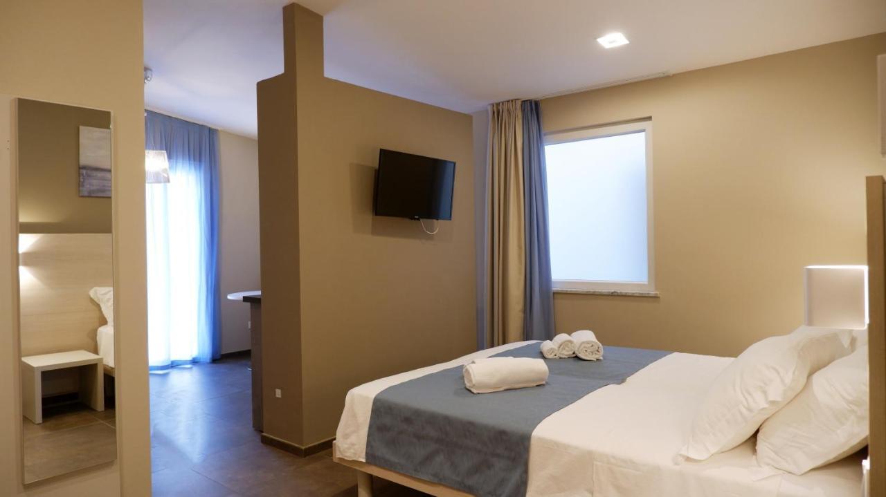 Pianomare Riviera Apartments And Rooms 임페리아 외부 사진